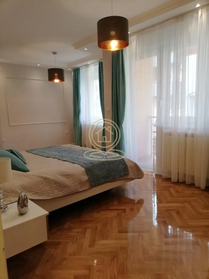 Izdavanje, četvorosoban stan, 130m², Grbavica, Novi Sad Sve Podlokacije