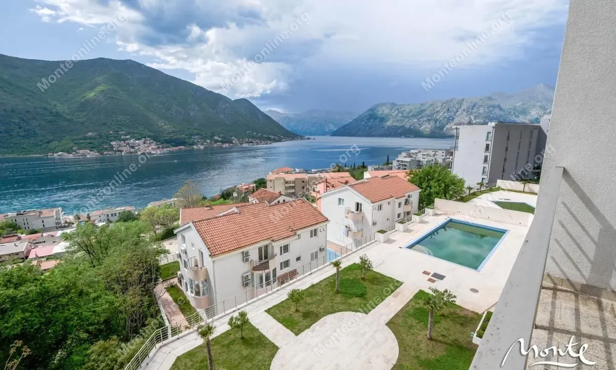 Prodaja, trosoban stan, 103m², Dobrota, Kotor