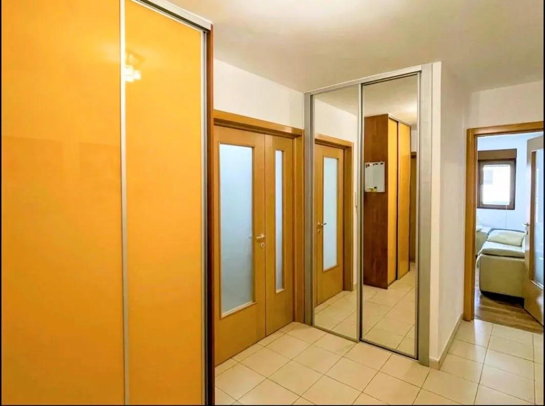 Prodaja, trosoban stan, 105m², Stari Aerodrom, Podgorica