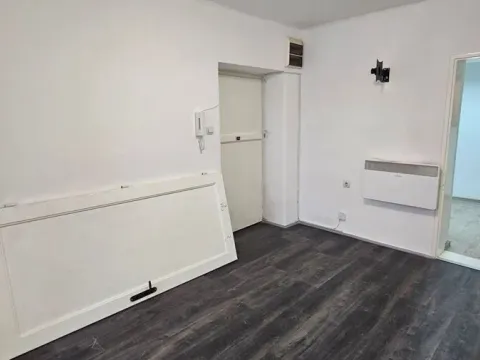 Sale, three bedroom apartment, 60m², Vračar, Šid - image 2