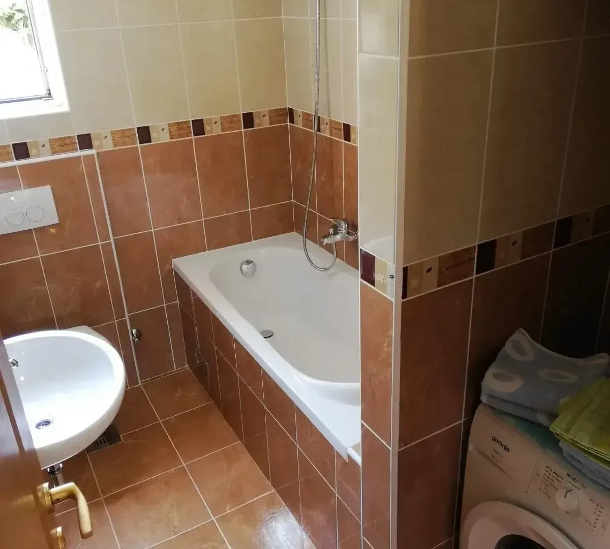 Izdavanje, jednosoban stan, 50m², Đenovići, Herceg Novi