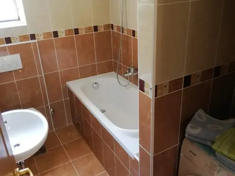 Izdavanje, jednosoban stan, 50m², Đenovići, Herceg Novi - image 7