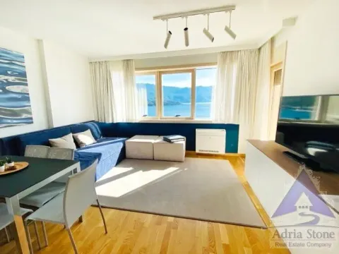 Prodaja, trosoban stan, 84m², Centar, Budva