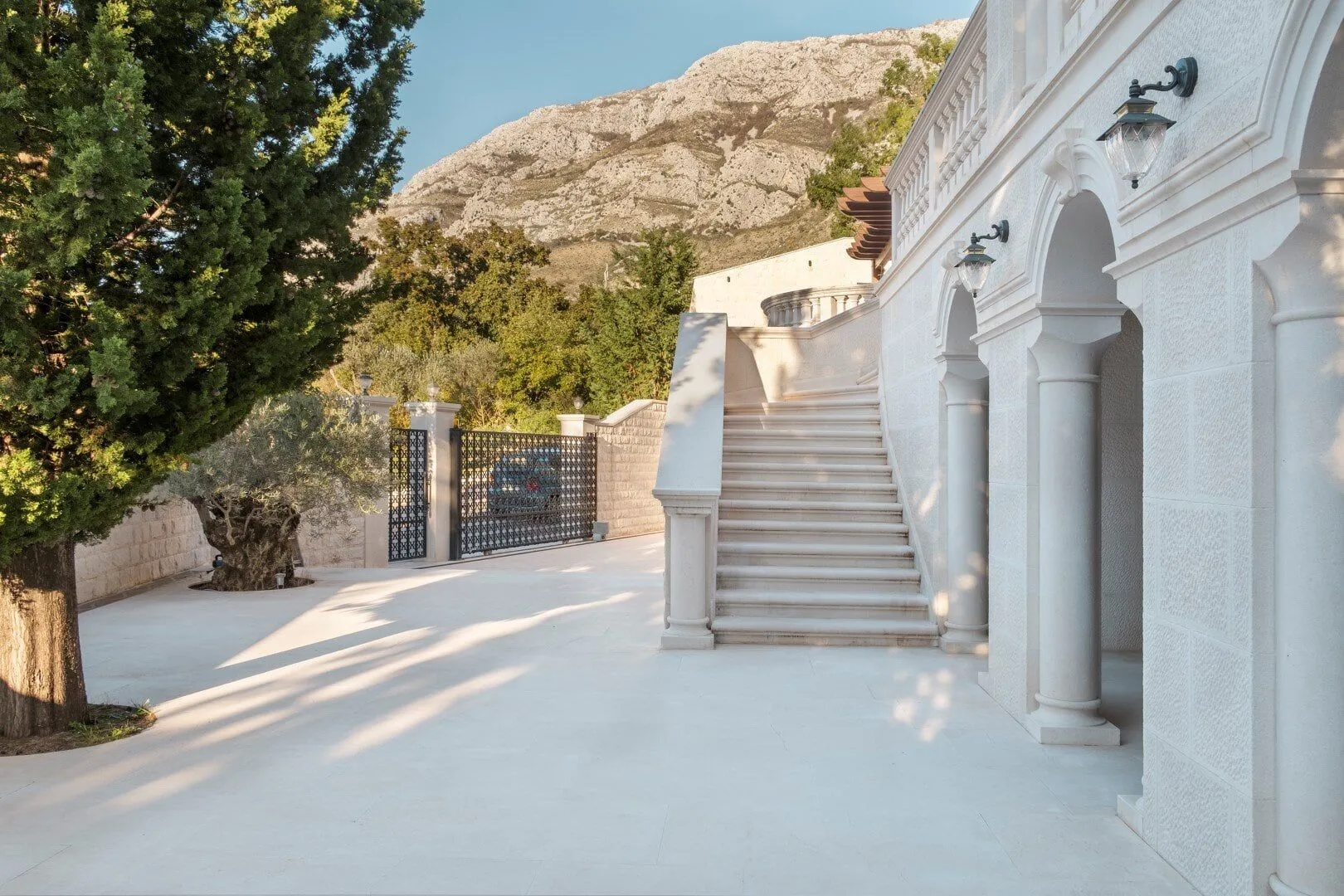 Sale, house, 470m², Reževići, Budva