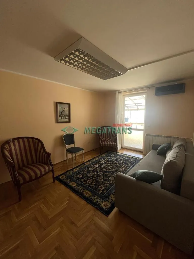 Izdavanje, četvorosoban stan, 130m², Vračar Hram, Vračar Sve Podlokacije