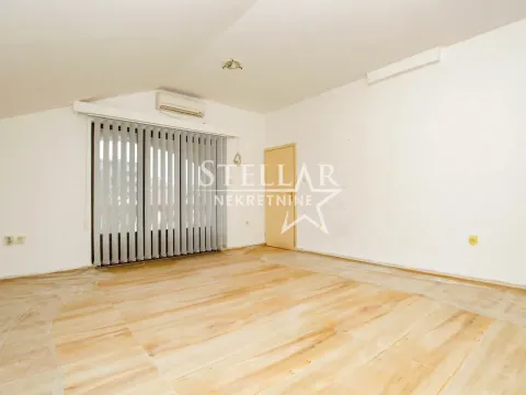 Rent, office space, 120m², Stari Aerodrom, Podgorica - image 1