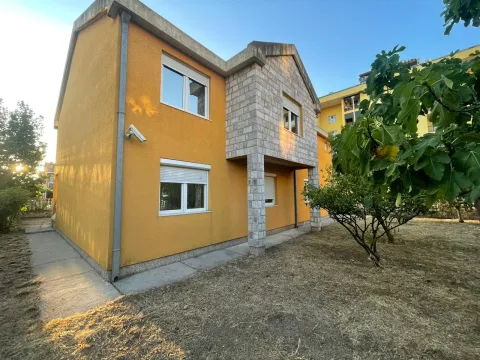 Izdavanje, kuća, 250m², Stari Aerodrom, Podgorica - image 2