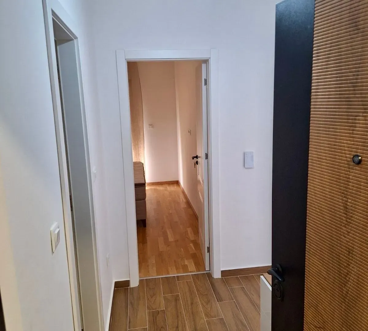 Izdavanje, jednosoban stan, 43m², Ilino, Bar