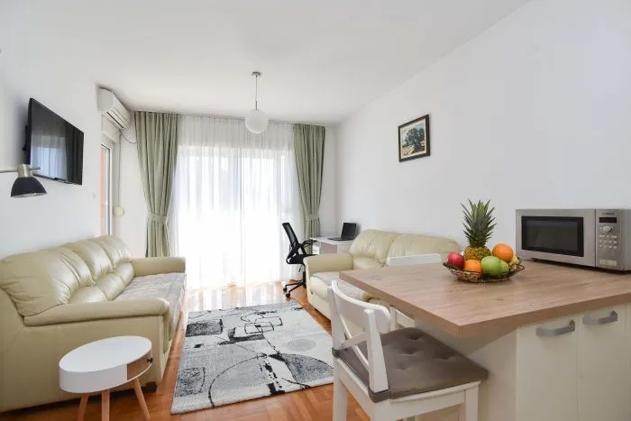 Rent, one bedroom apartment, 45m², Babilonija, Budva