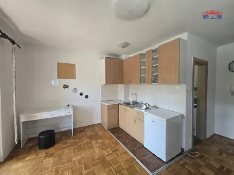 Izdavanje, garsonjera, 28m², Adamovićevo Naselje, Novi Sad Sve Podlokacije - image 3