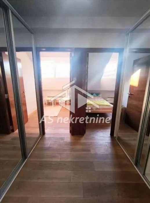 Izdavanje, četvorosoban stan, 120m², Senjak, Beograd