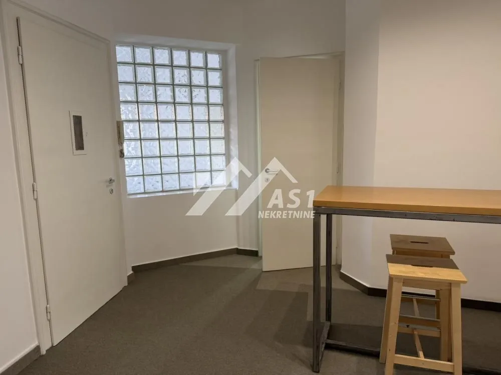 Izdavanje, četvorosoban stan, 120m², Novi Sad Sve Podlokacije, Novi Sad