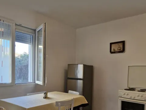 Izdavanje, dvosoban stan, 60m², Polje, Bar - image 6