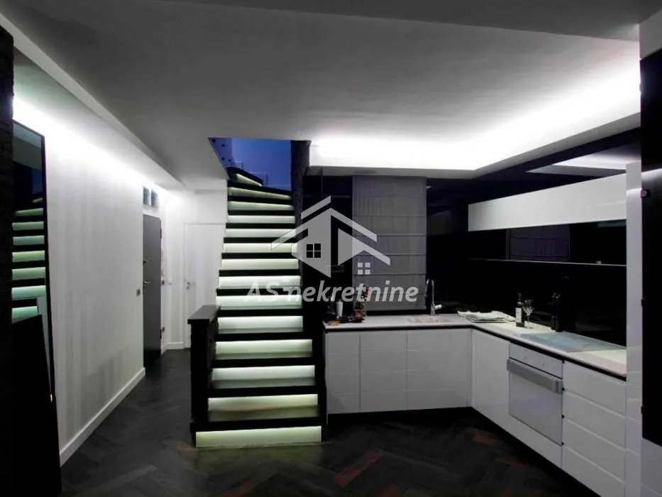 Prodaja, četvorosoban stan, 117m², Vračar Sve Podlokacije, Beograd