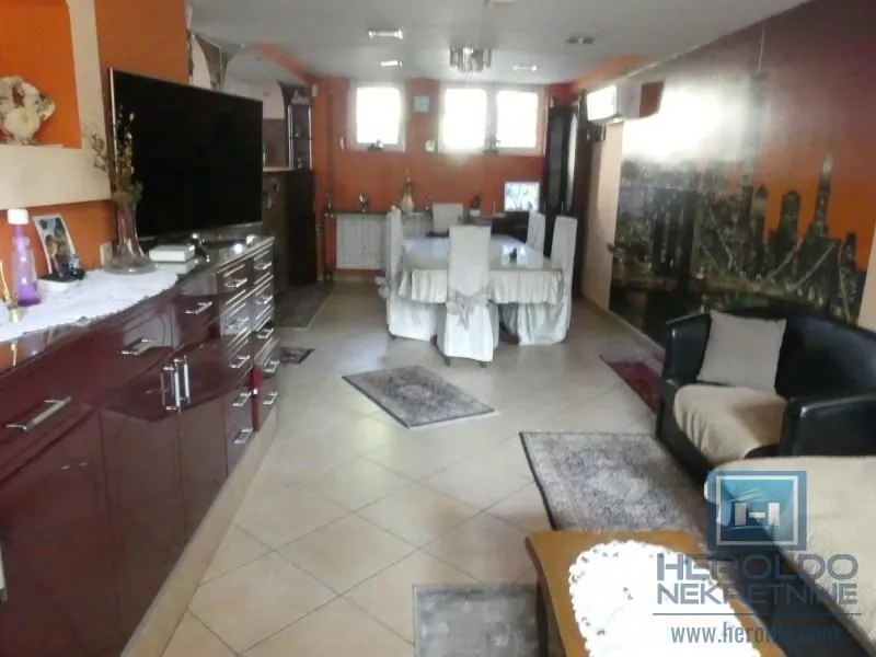 Prodaja, kuća, 380m², Pivara, Jagodina