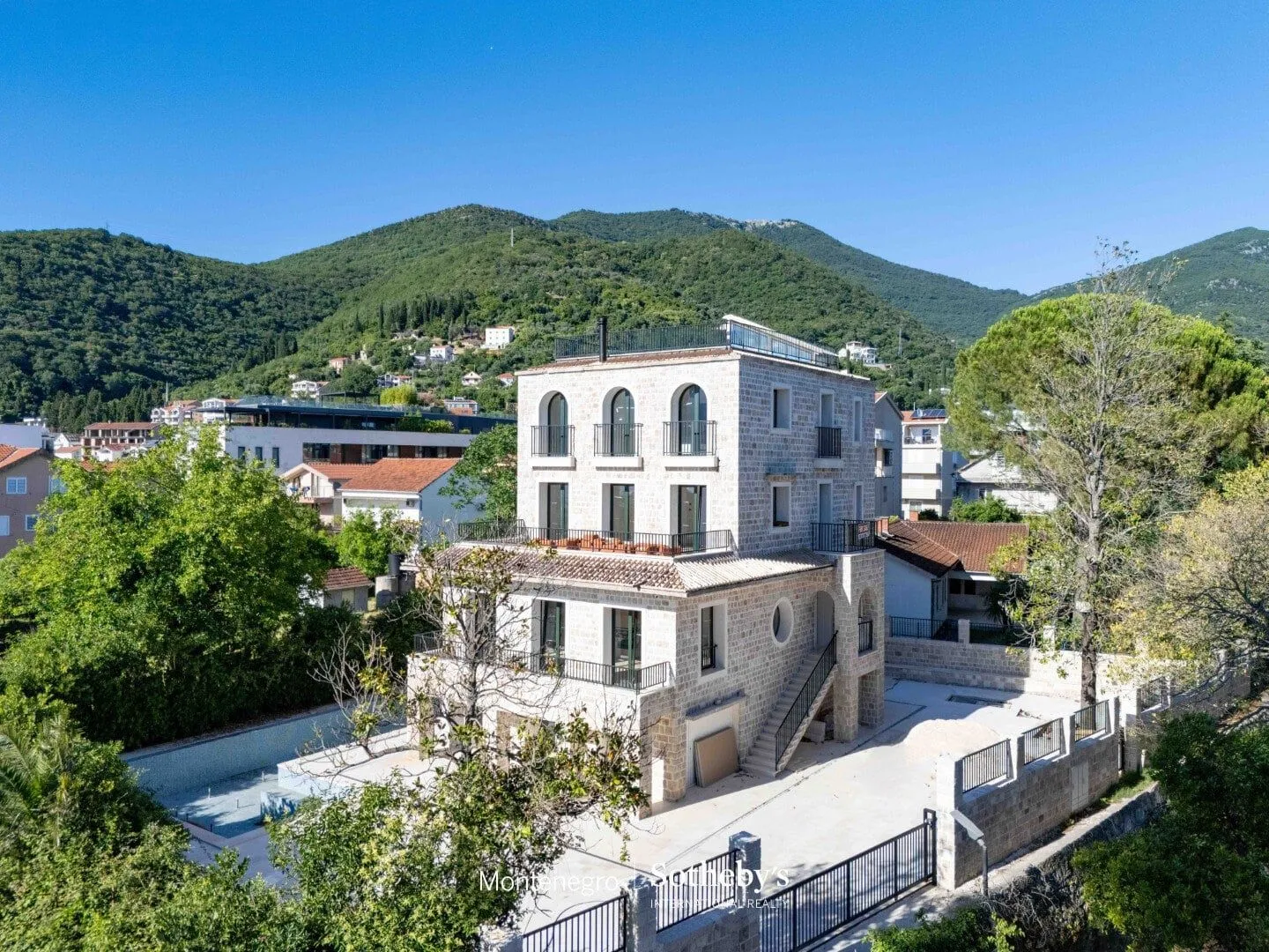 Prodaja, kuća, 410m², Donja Lastva, Tivat