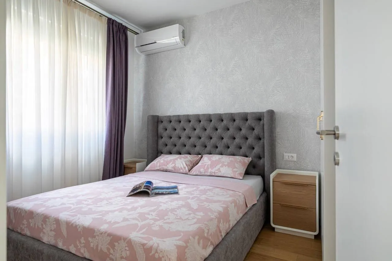 Rent, one bedroom apartment, 52m², Bečići, Budva