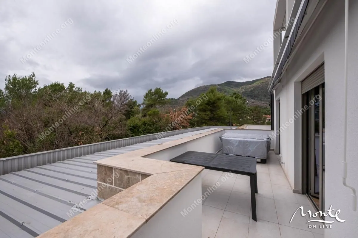 Prodaja, dvosoban stan, 90m², Tivat, Crna Gora