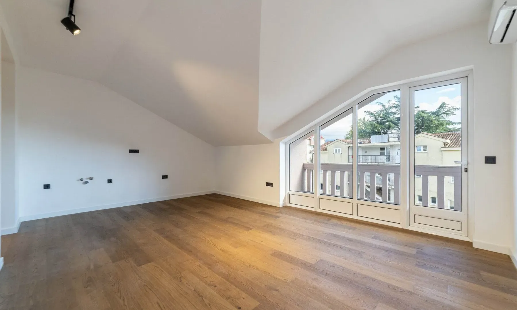 Prodaja, dvosoban stan, 66m², Centar, Tivat