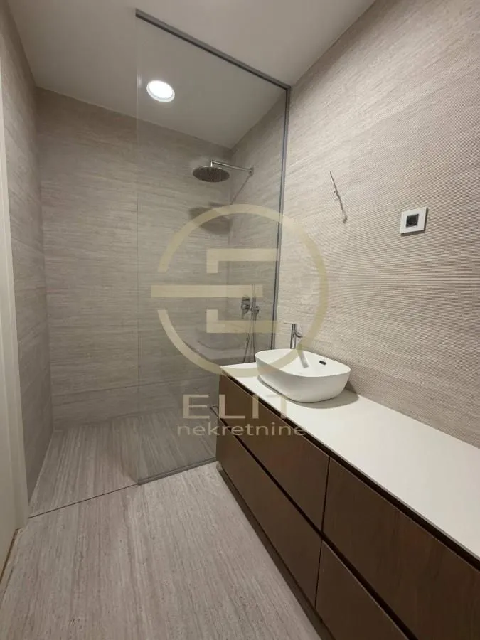 Prodaja, stan, 120m², Stari grad, Novi Sad