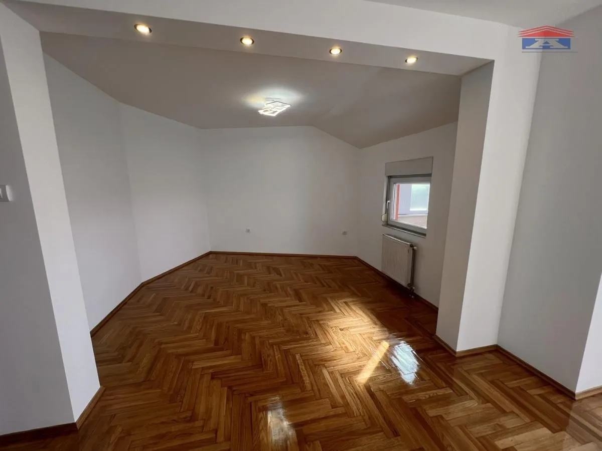 Prodaja, četvorosoban stan, 117m², Bulevar Evrope, Novi Sad Sve Podlokacije