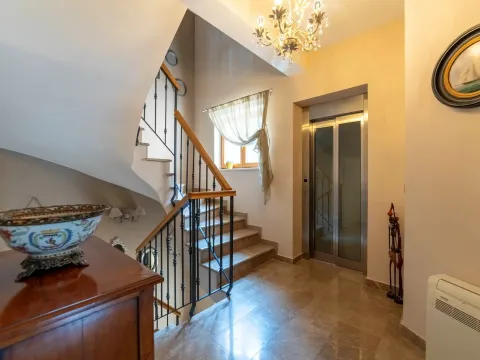 Prodaja, stan, 594m², Dobrota, Kotor - image 15