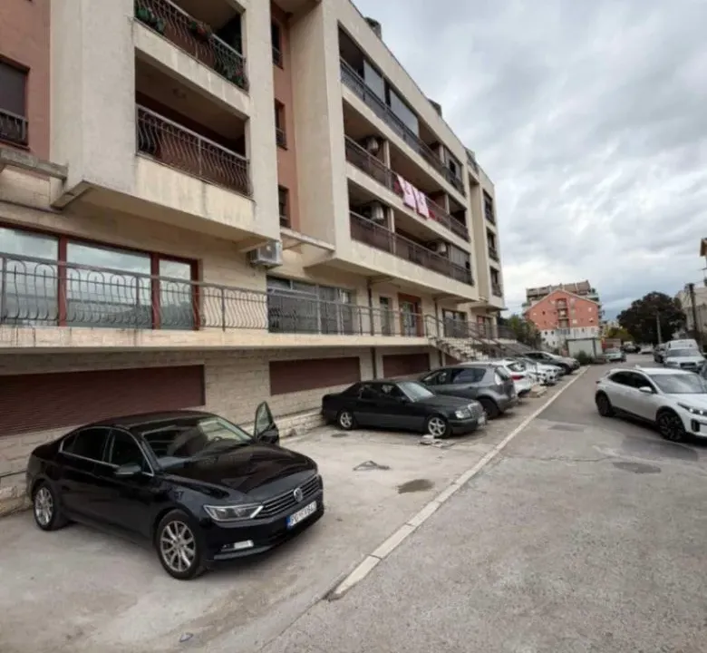 Prodaja, jednosoban stan, 62m², Momišići, Podgorica