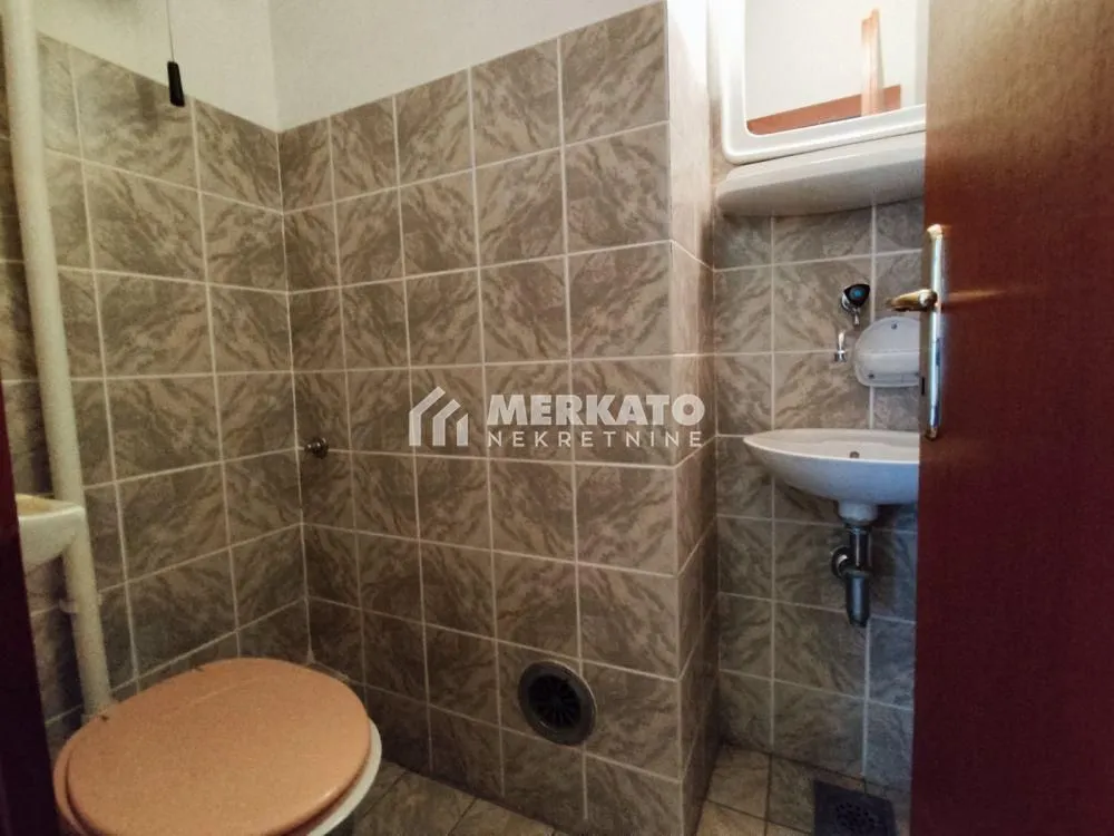 Prodaja, četvorosoban stan, 124m², Centar, Zrenjanin