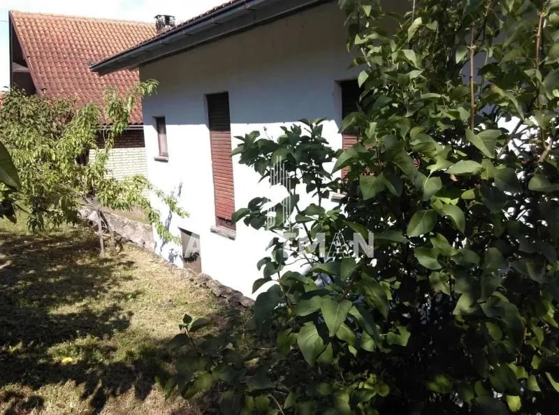 Prodaja, kuća, 330m², Centar, Topola