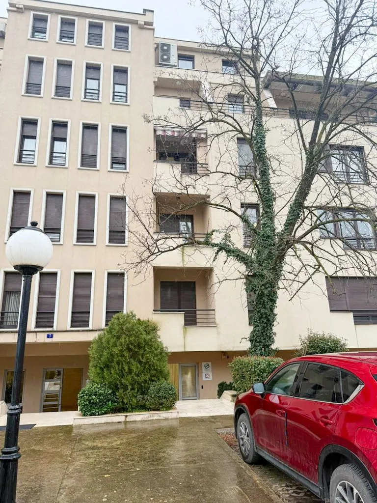 Izdavanje, dvosoban stan, 100m², Preko Morače, Podgorica