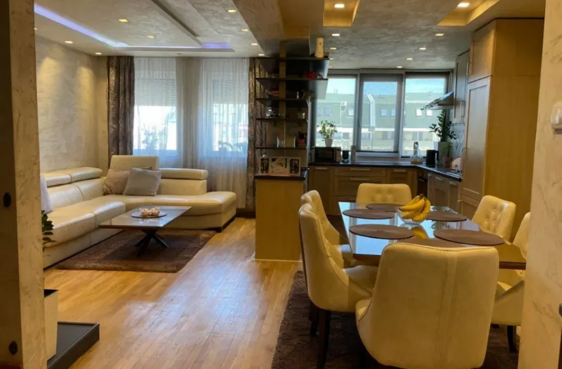 Prodaja, četvorosoban stan, 105m², Bulevar Evrope, Novi Sad Sve Podlokacije