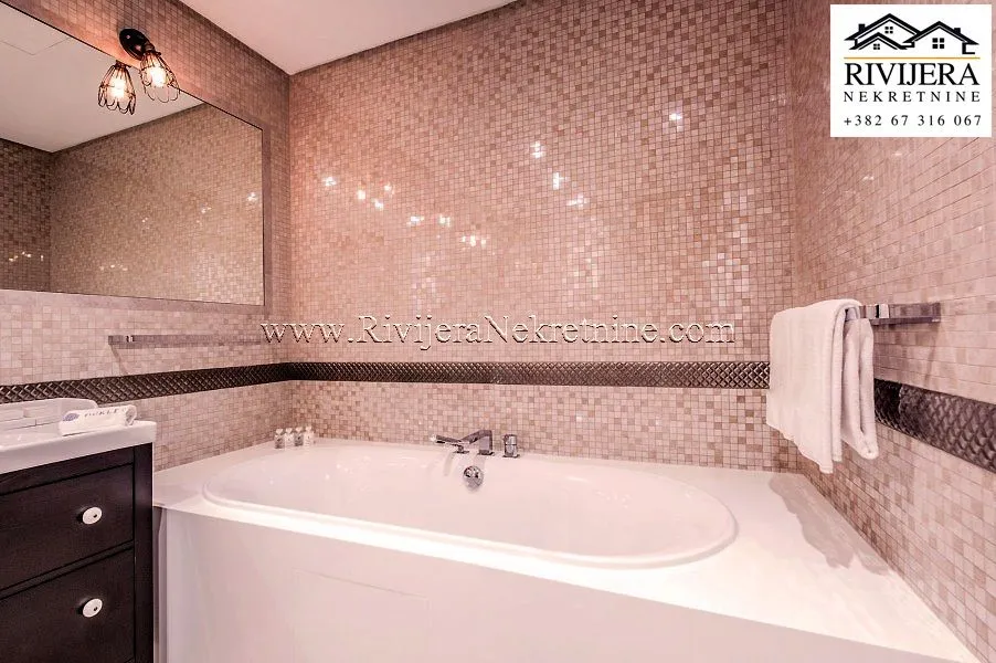 Sale, two bedroom apartment, 155m², Bečići, Budva