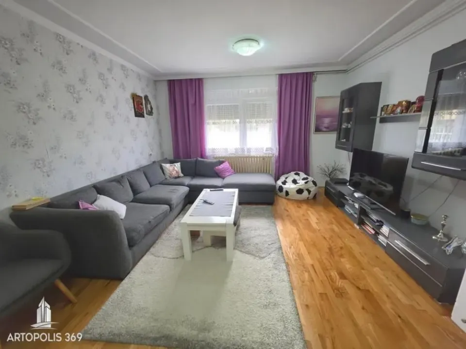 Prodaja, kuća, 110m², Zemun Ugrinovci, Zemun Sve Podlokacije