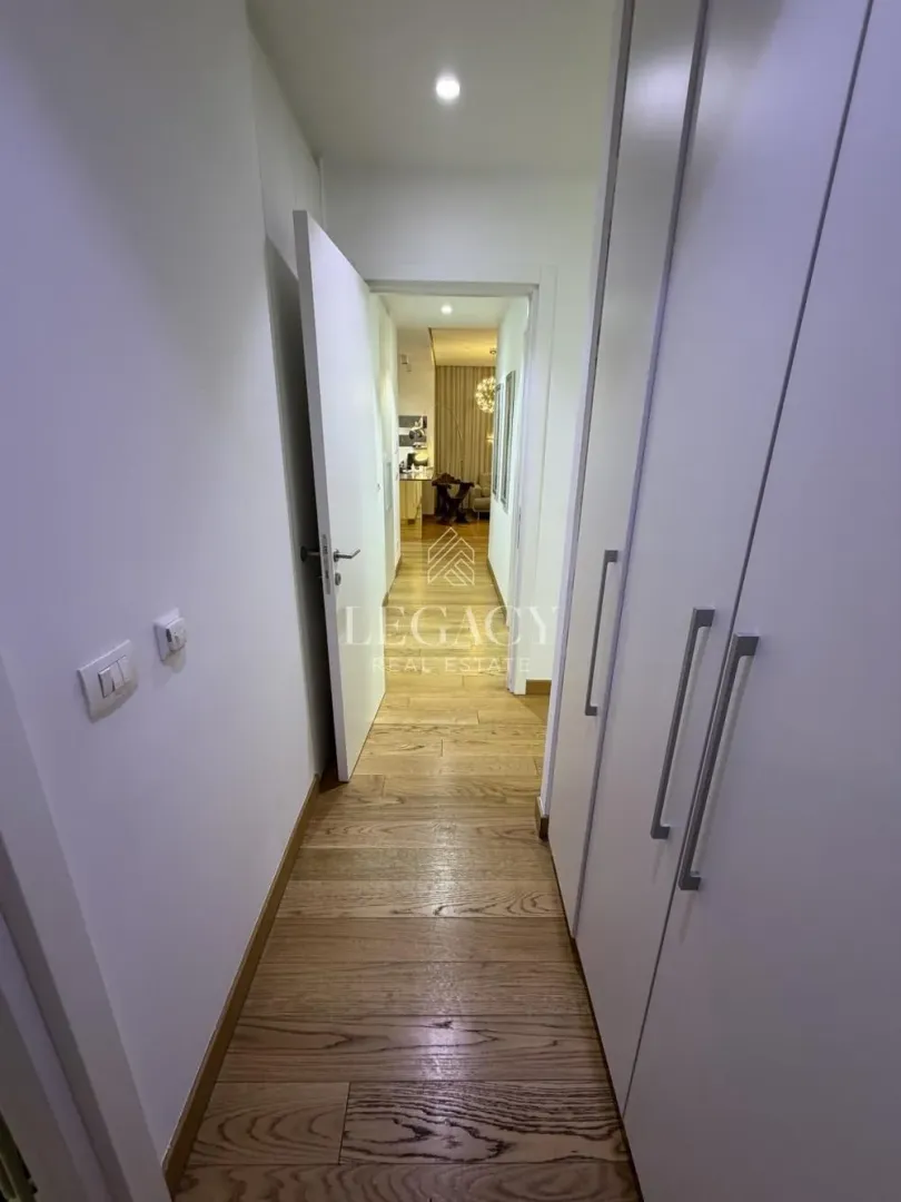 Izdavanje, trosoban stan, 92m², Savski Venac, Beograd
