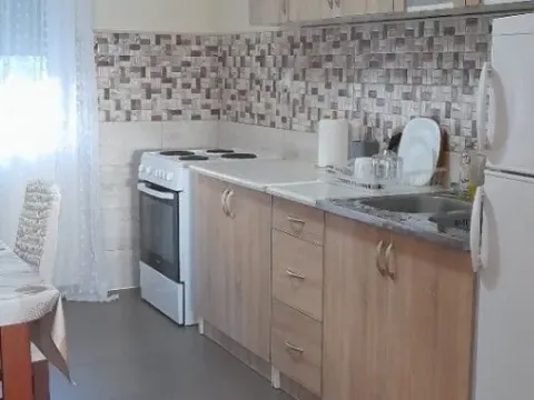 Izdavanje, kuća, 80m², Dub, Kotor - image 7