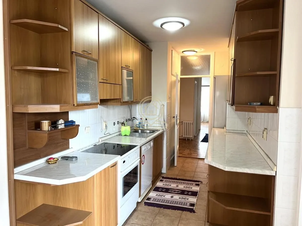 Izdavanje, trosoban stan, 89m², Vračar Sve Podlokacije, Beograd