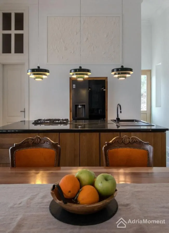 Prodaja, kuća, 354m², Ratiševina, Herceg Novi