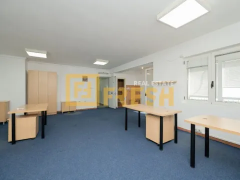 Izdavanje, poslovni prostor, 1000m², Centar, Podgorica - image 35