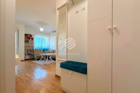 Rent, one bedroom apartment, 43m², City Kej, Podgorica - image 12