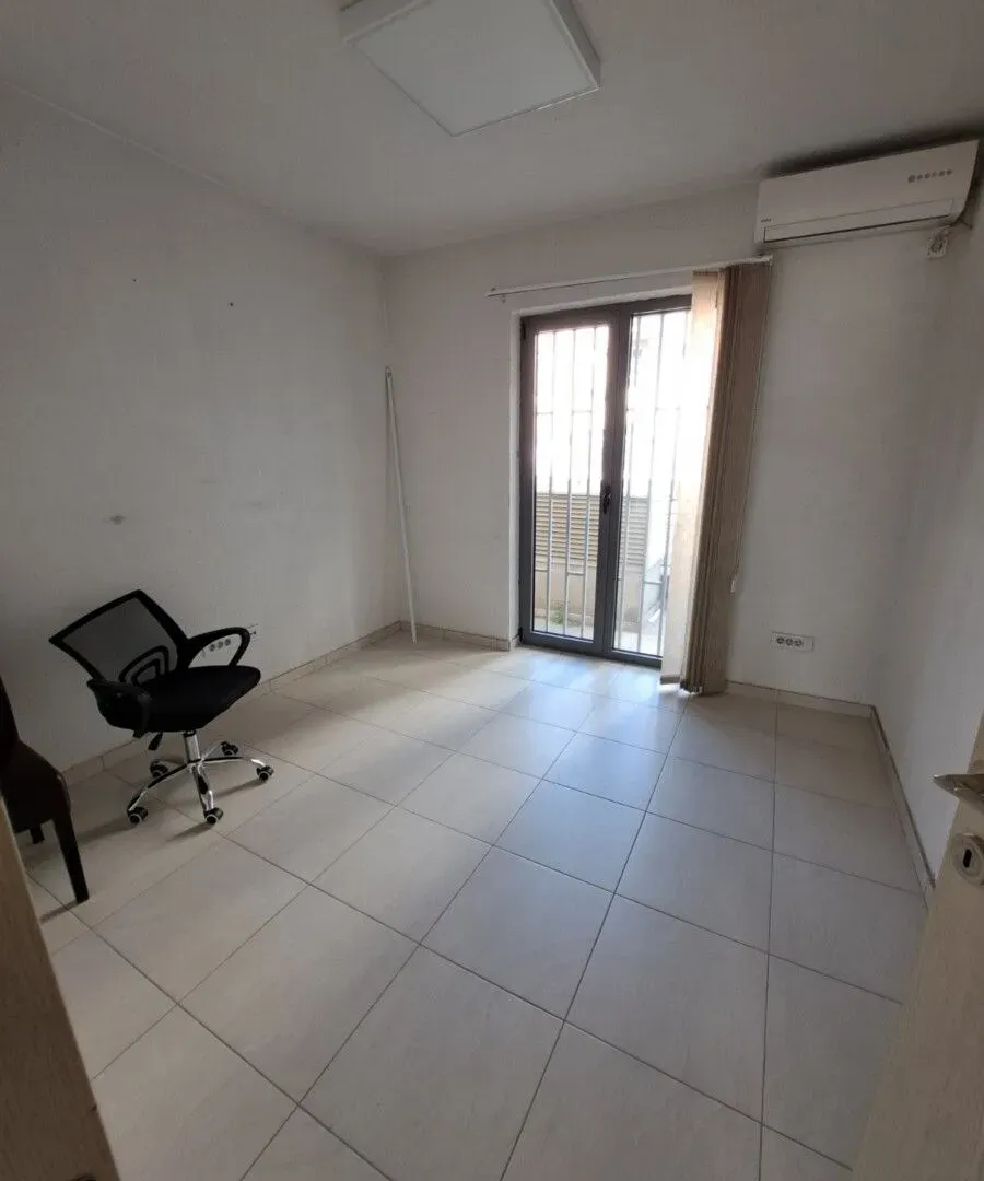 Rent, office space, 162m², Krivi Most, Podgorica