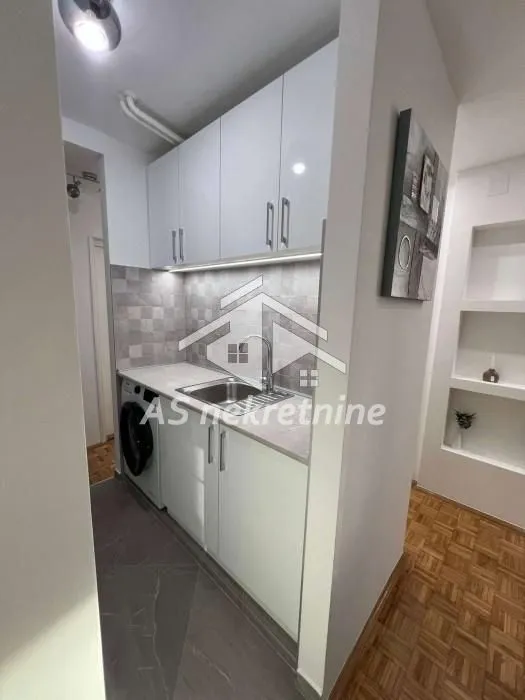 Izdavanje, trosoban stan, 70m², Novi Beograd Blok 23, Novi Beograd Sve Podlokacije