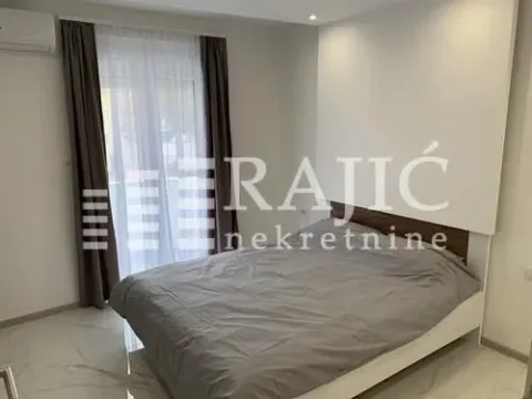 Bright bedroom with a double bed and a window. - image 6
