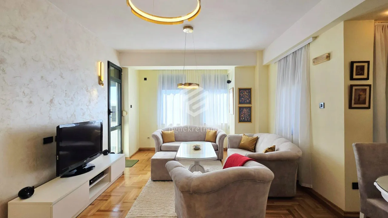 Izdavanje, dvosoban stan, 76m², Centar, Podgorica