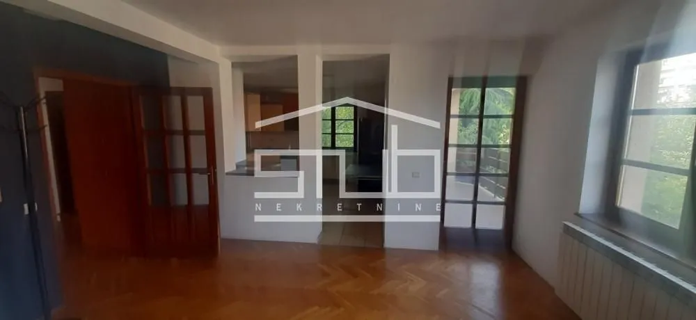 Izdavanje, četvorosoban stan, 360m², Zvezdin Stadion, Beograd