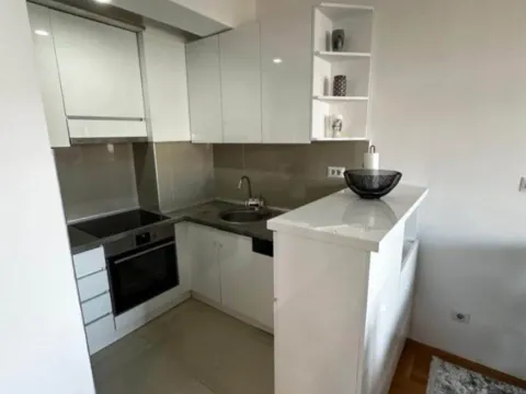 Izdavanje, dvosoban stan, 65m², Vezirov Most, Podgorica - image 2