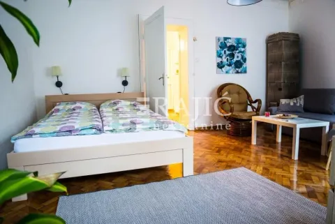 Spacious bedroom with a double bed, parquet flooring, and a doorway leading to the hallway. - image 3
