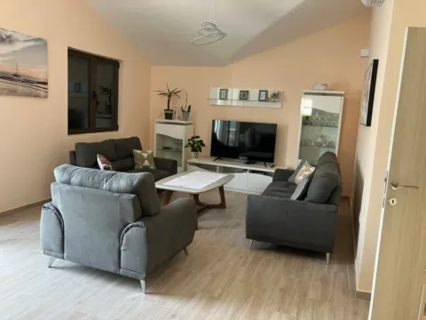 Rent, three bedroom apartment, 90m², Prčanj, Kotor - image 8
