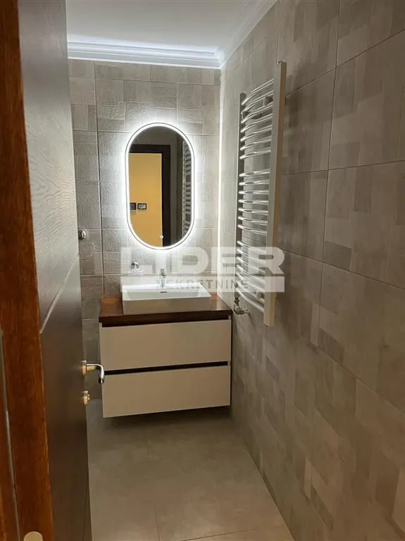 Izdavanje, trosoban stan, 75m², Čubura, Beograd