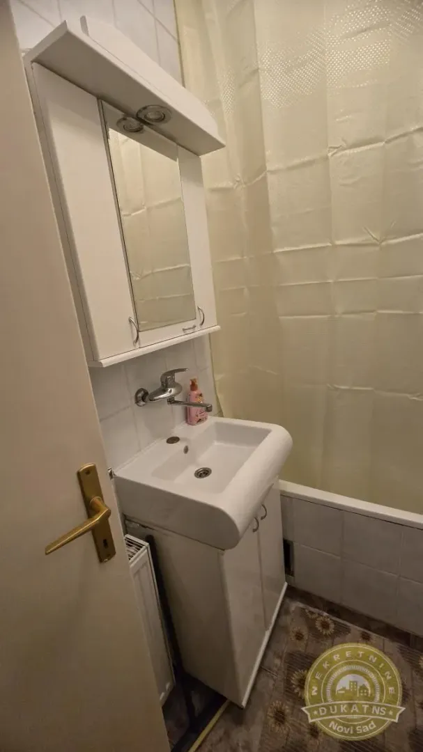 Izdavanje, garsonjera, 30m², Bulevar Oslobodjenja, Novi Sad Sve Podlokacije
