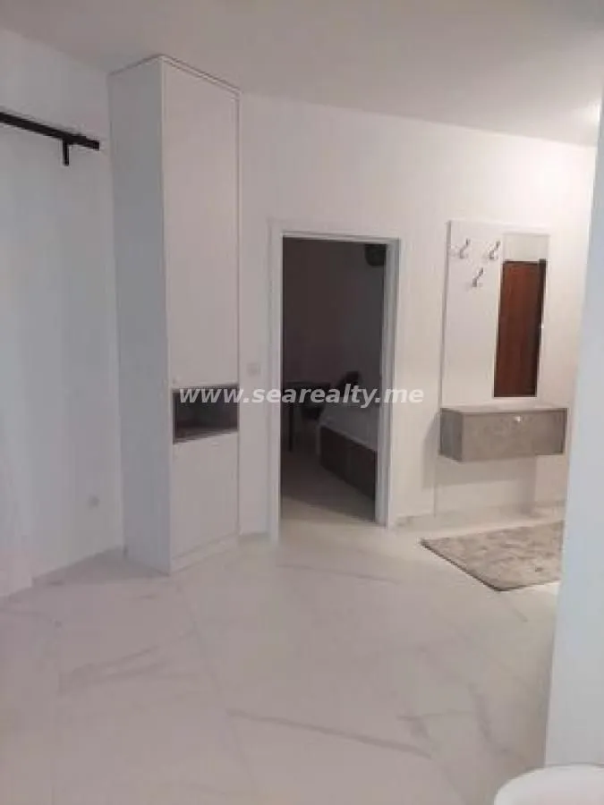 Izdavanje, dvosoban stan, 64m², Budva, Crna Gora